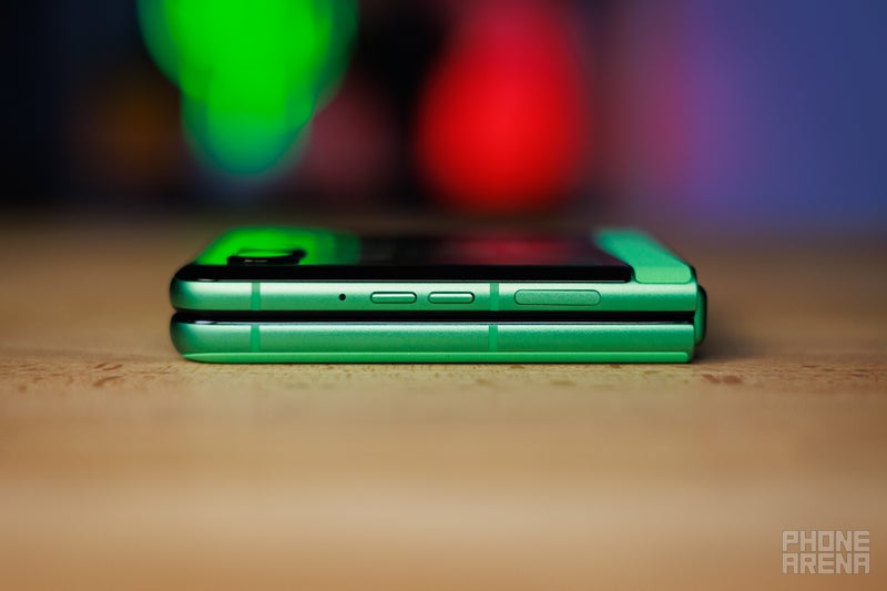 Motorola Razr 2025 Review: The budget foldable that cuts a few corners