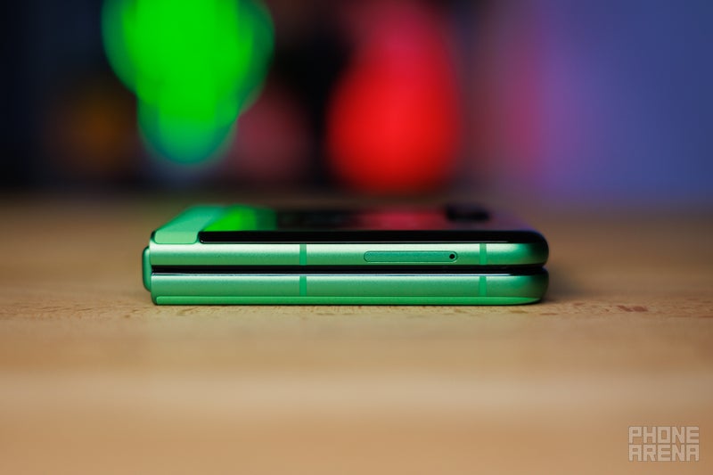 Motorola Razr 2025 Review: The budget foldable that cuts a few corners