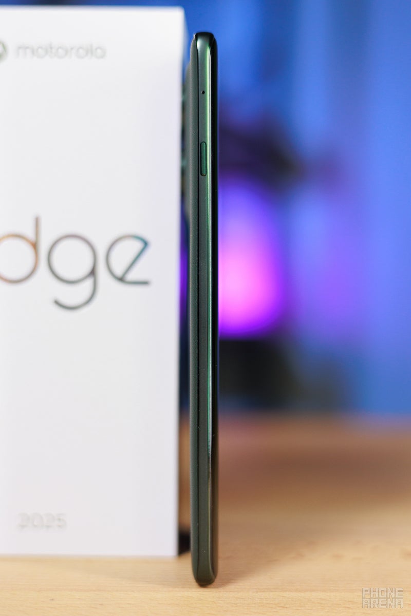 Feels like a much thinner phone thanks to the curved sides (Image by PhoneArena)