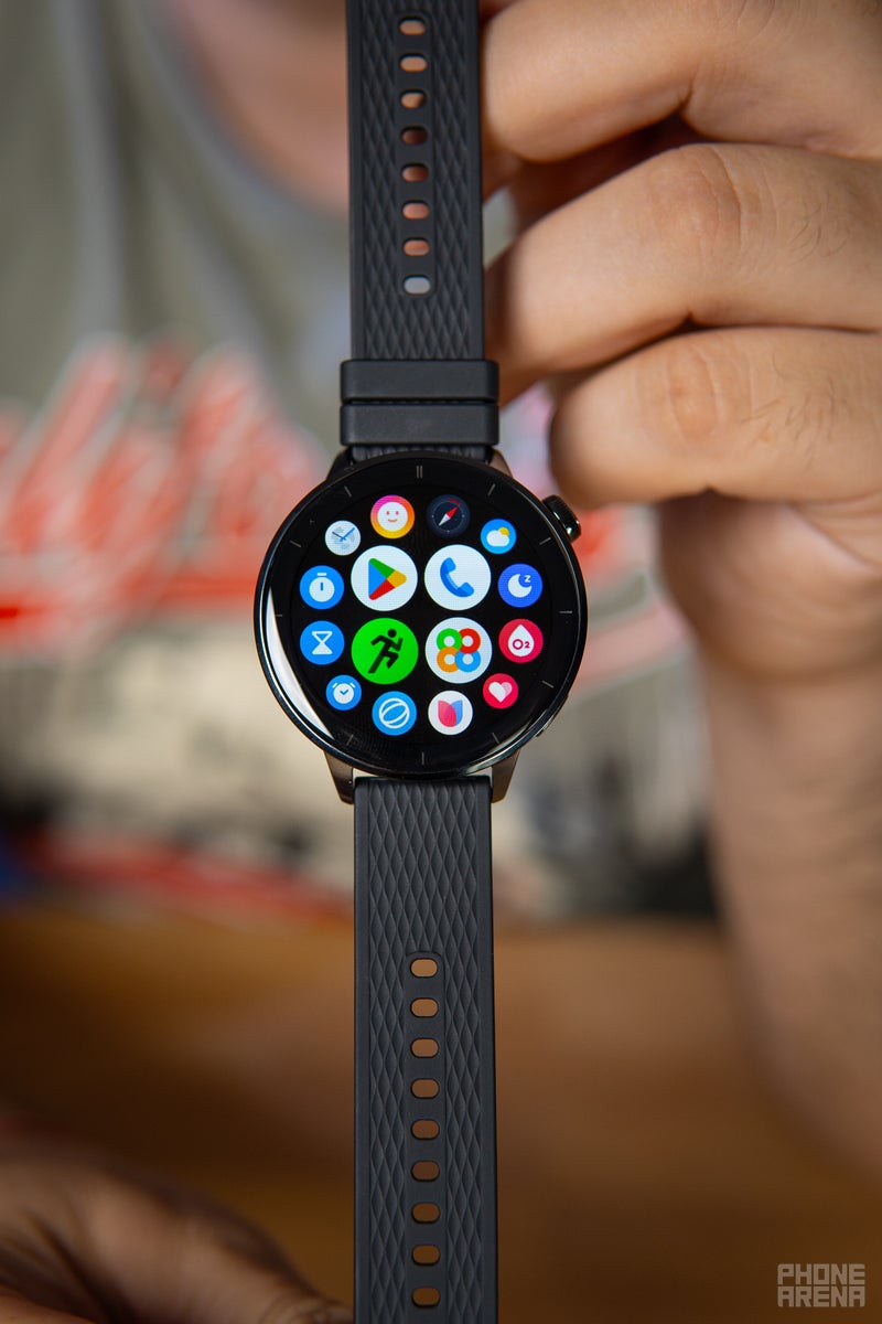 OnePlus Watch 3 43mm Review: The compact battery champ