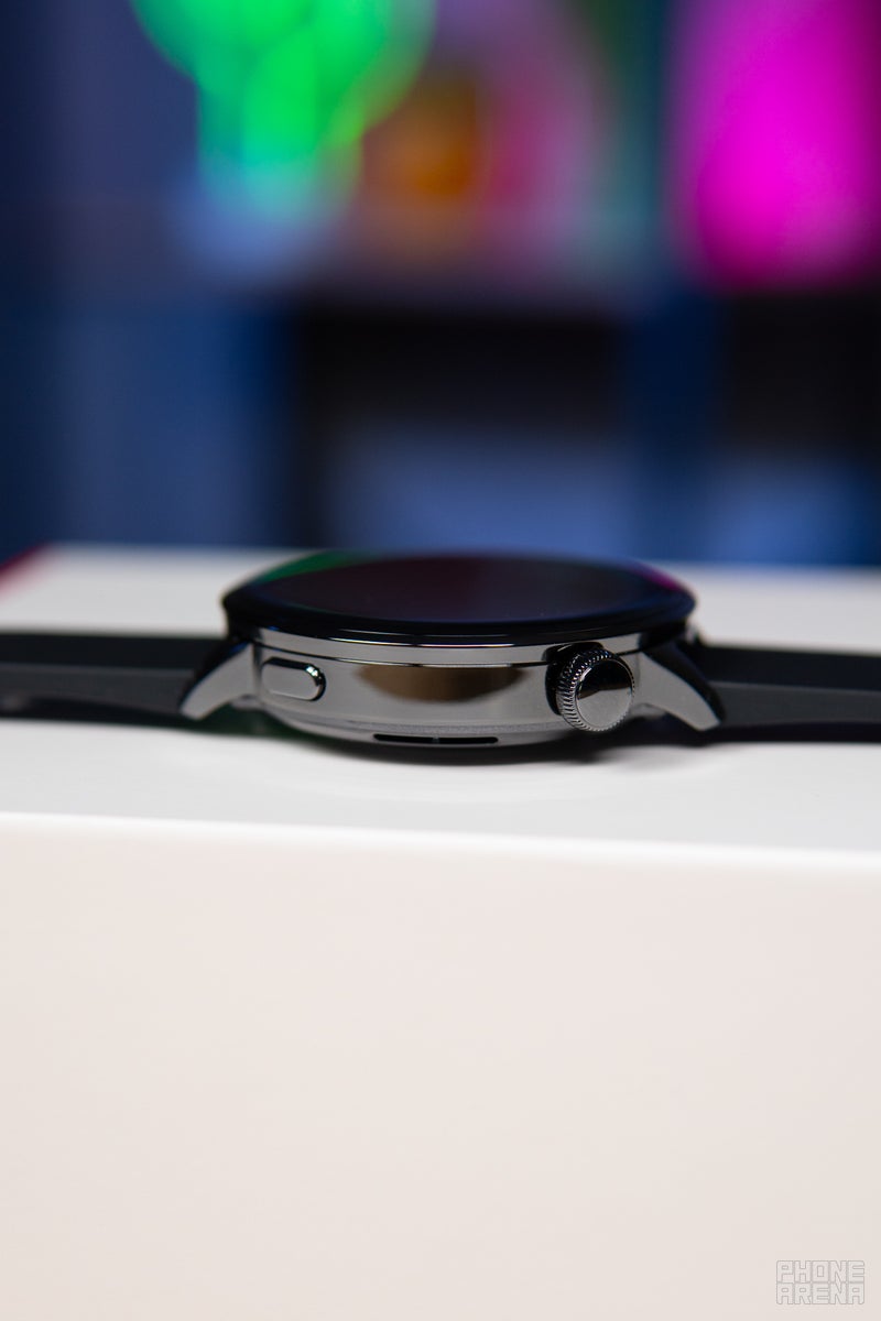 OnePlus Watch 3 43mm Review: The compact battery champ