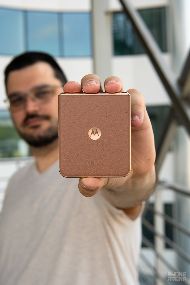 Motorola Razr Plus (2025) in Mocha Mousse (Image by PhoneArena)