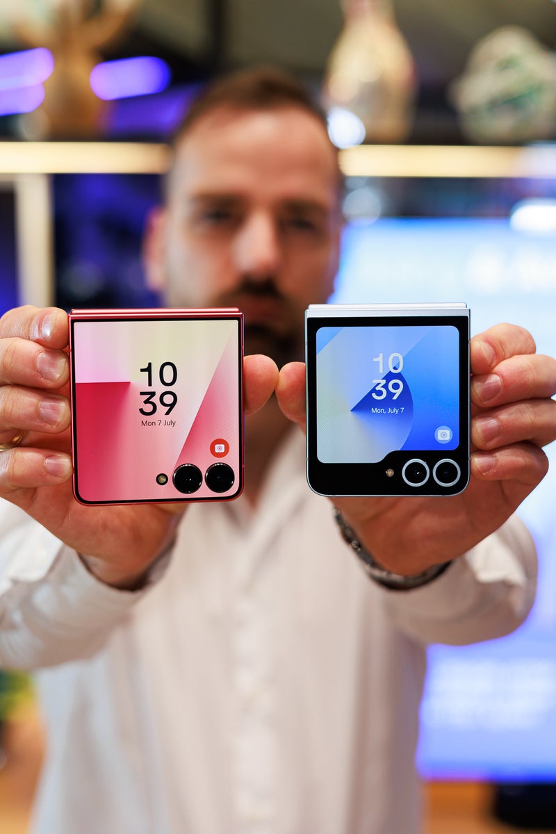 Samsung Galaxy Z Flip 7 vs Galaxy Z Flip 6: Edge-to-edge cover screen!