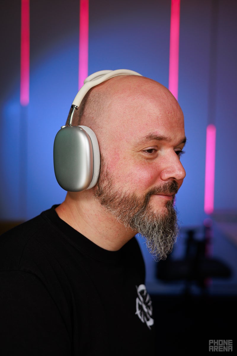 Sony WH-1000XM6 vs Apple AirPods Max: gloves off, earcups on