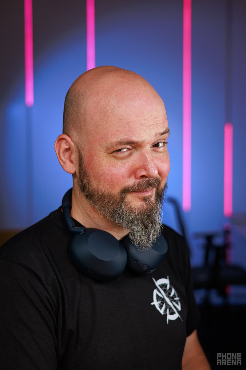 Sony WH-1000XM6 vs Apple AirPods Max: gloves off, earcups on