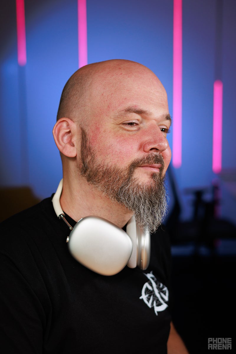 Sony WH-1000XM6 vs Apple AirPods Max: gloves off, earcups on