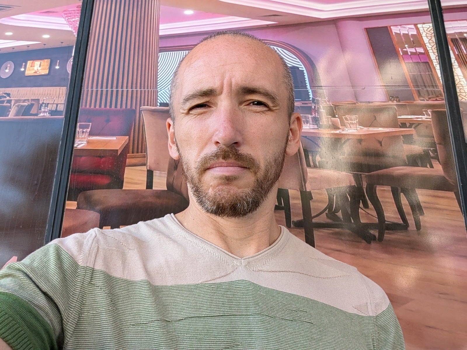 Pixel 10 - Pixel 10 vs Galaxy S25: AI power and 5x zoom or a compact speed demon?