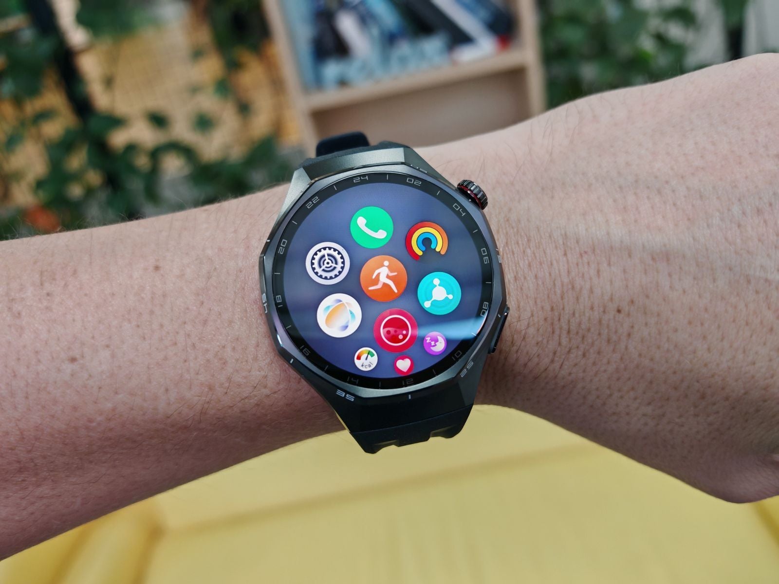Huawei Watch GT6 Pro Review: Long distance runner