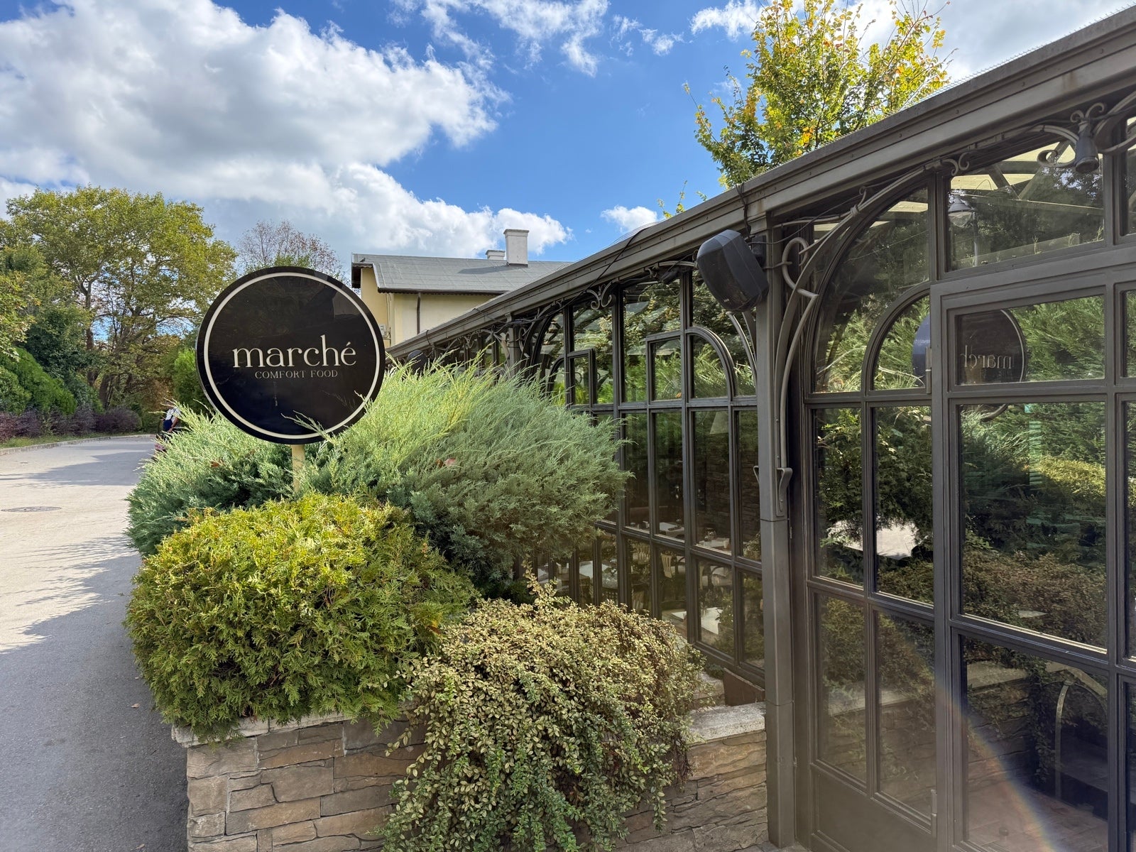 iPhone 16 Pro Max - iPhone 17 Pro Max vs iPhone 16 Pro Max: Save your money