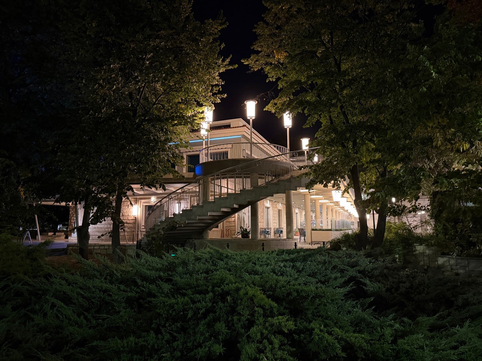 iPhone 17 Pro Max - iPhone 17 Pro Max vs iPhone 16 Pro Max: Save your money