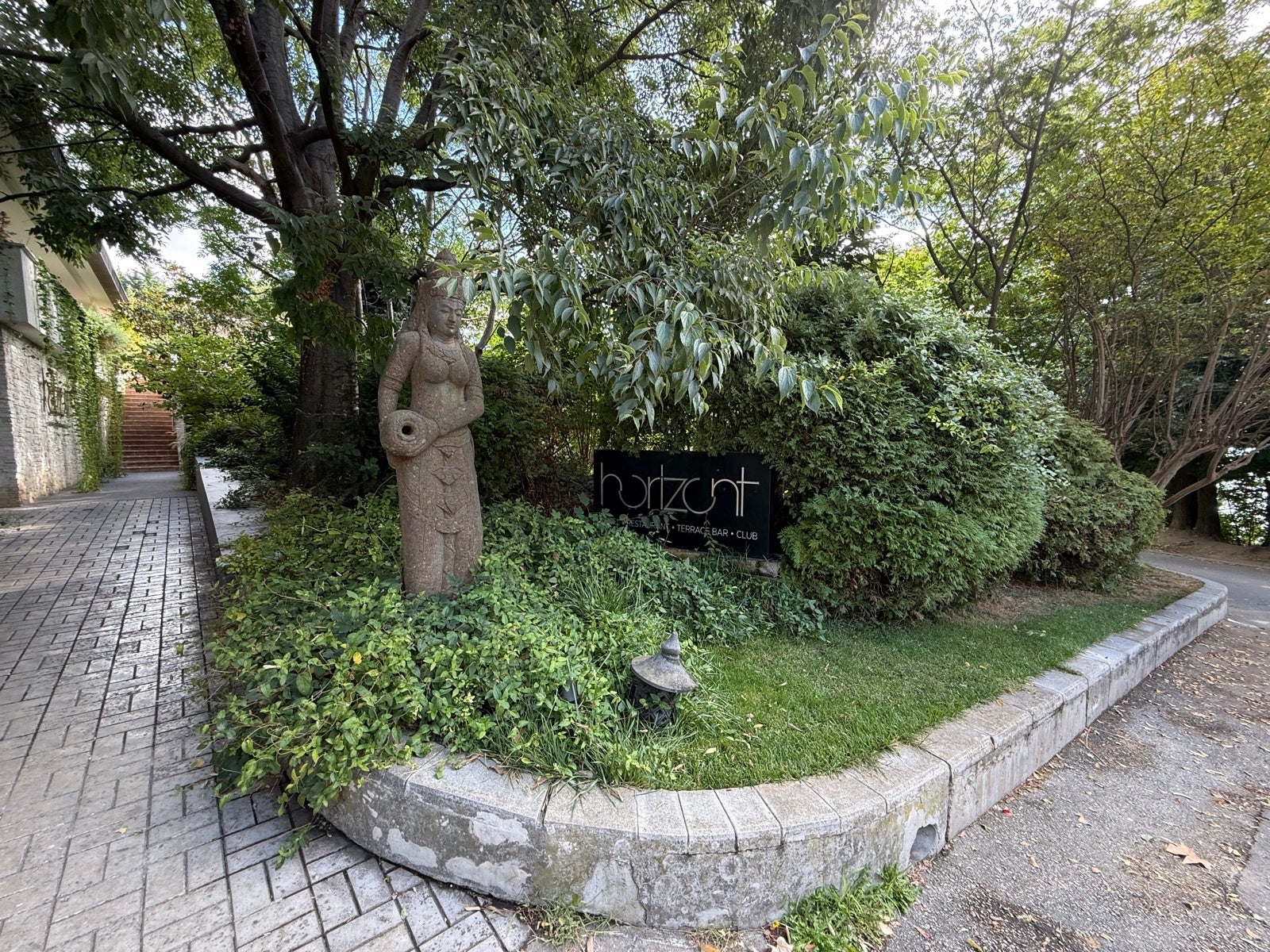 iPhone 16 Pro Max - iPhone 17 Pro Max vs iPhone 16 Pro Max: Save your money