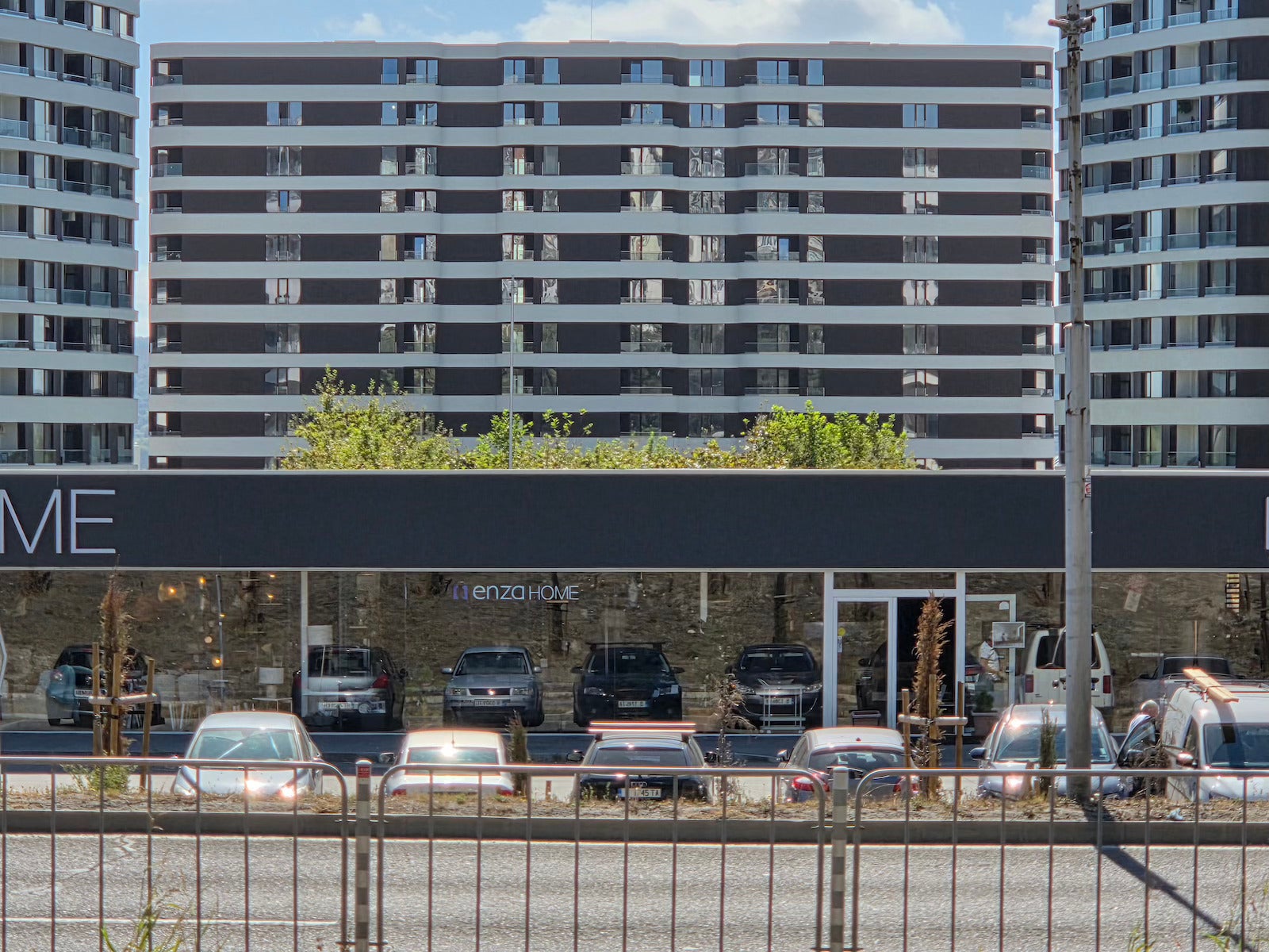 Galaxy S25 5x - iPhone 17 vs Galaxy S25: Who wins the $799 flagship battle of 2025?