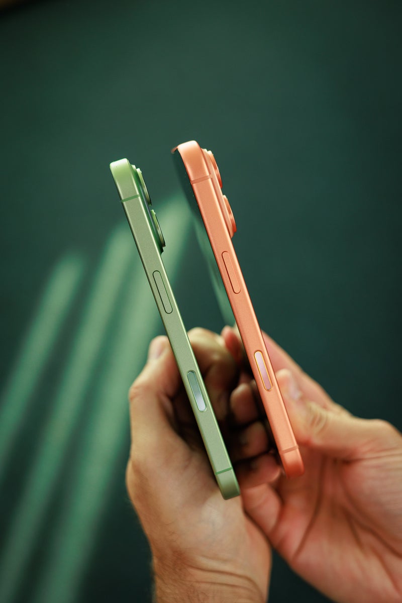 iPhone 17 vs iPhone 17 Pro: The base iPhone suddenly makes a lot more sense