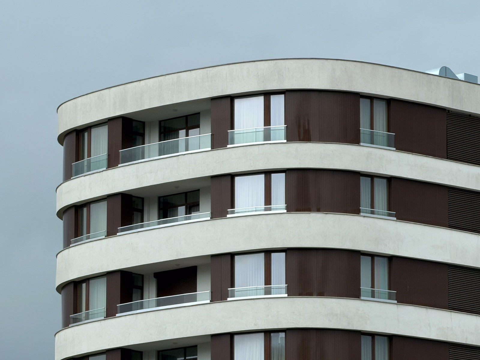 iPhone 17 Pro 10x - iPhone 17 vs iPhone 17 Pro: The base iPhone suddenly makes a lot more sense