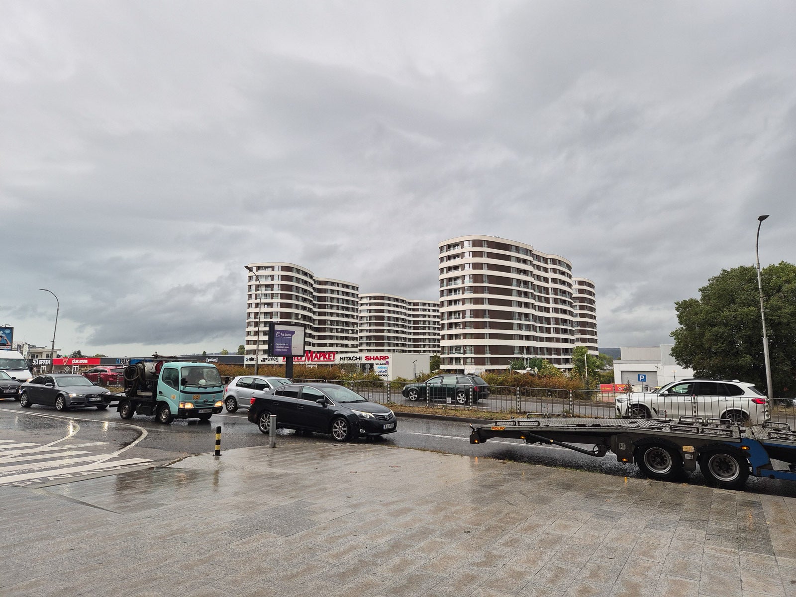 Flip 7 - Samsung Galaxy Z Flip 7 vs iPhone 17 Pro: What’s the smarter $1,099 buy in 2025?