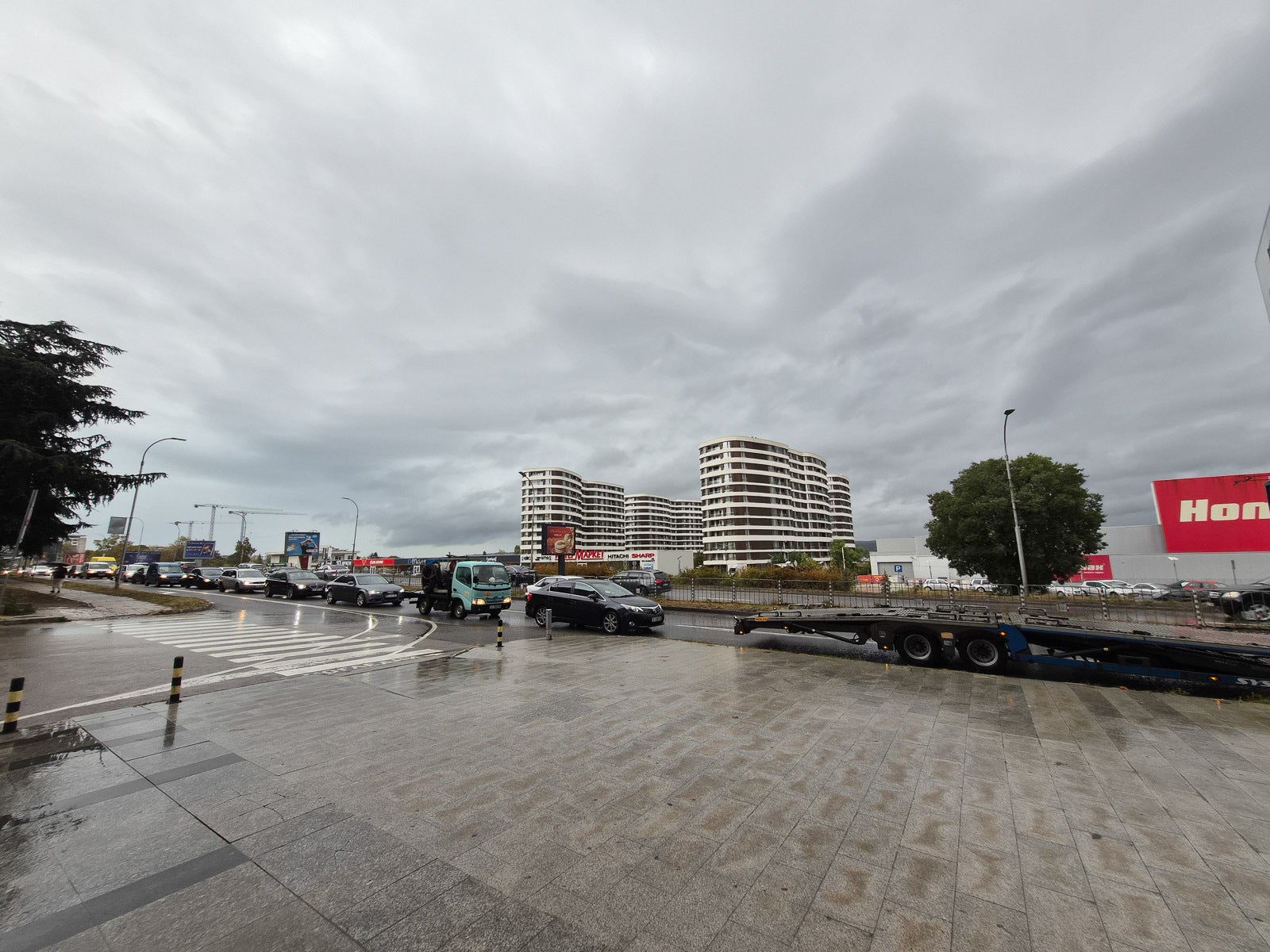 Flip 7 - Samsung Galaxy Z Flip 7 vs iPhone 17 Pro: What’s the smarter $1,099 buy in 2025?