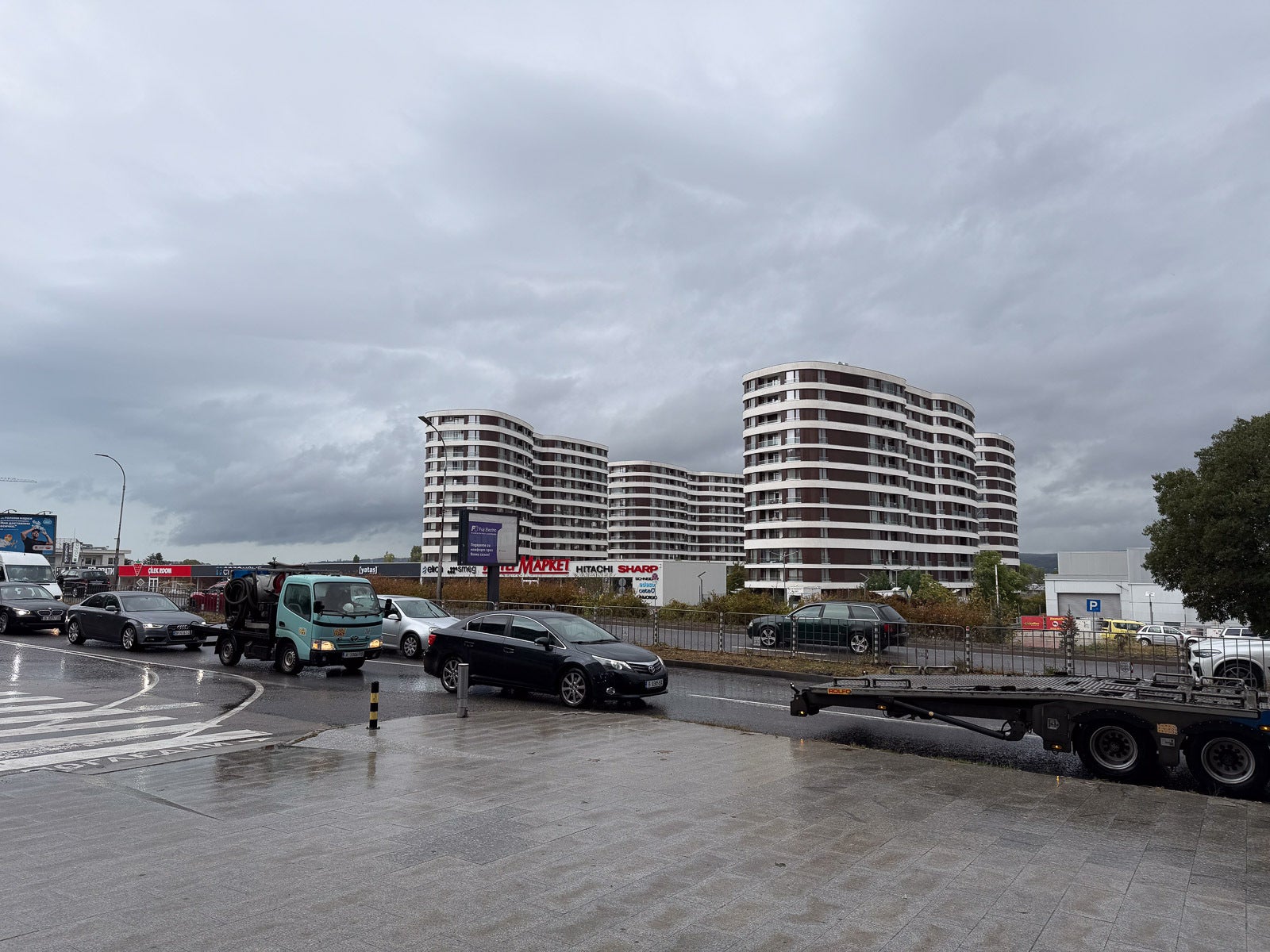 iPhone 17 Pro - Samsung Galaxy Z Flip 7 vs iPhone 17 Pro: What’s the smarter $1,099 buy in 2025?