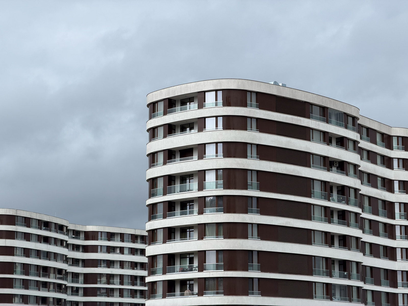 iPhone 17 Pro 4x - Samsung Galaxy Z Flip 7 vs iPhone 17 Pro: What’s the smarter $1,099 buy in 2025?