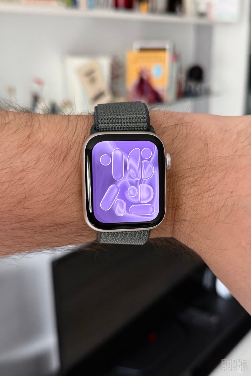 The new Liquid Glass watchface isn't made for this design (Image credit - PhoneArena)