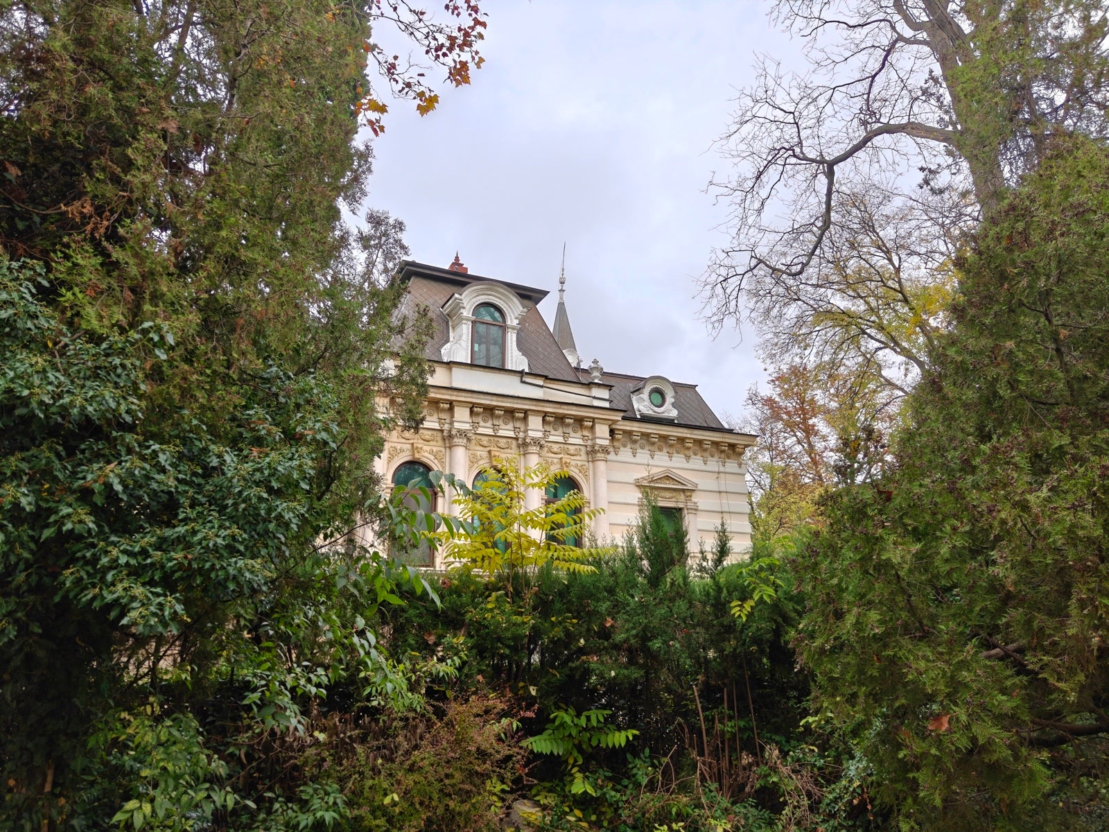 OnePlus 15 - OnePlus 15 vs Galaxy S25 Ultra: Samsung has been coasting on idle for far too long