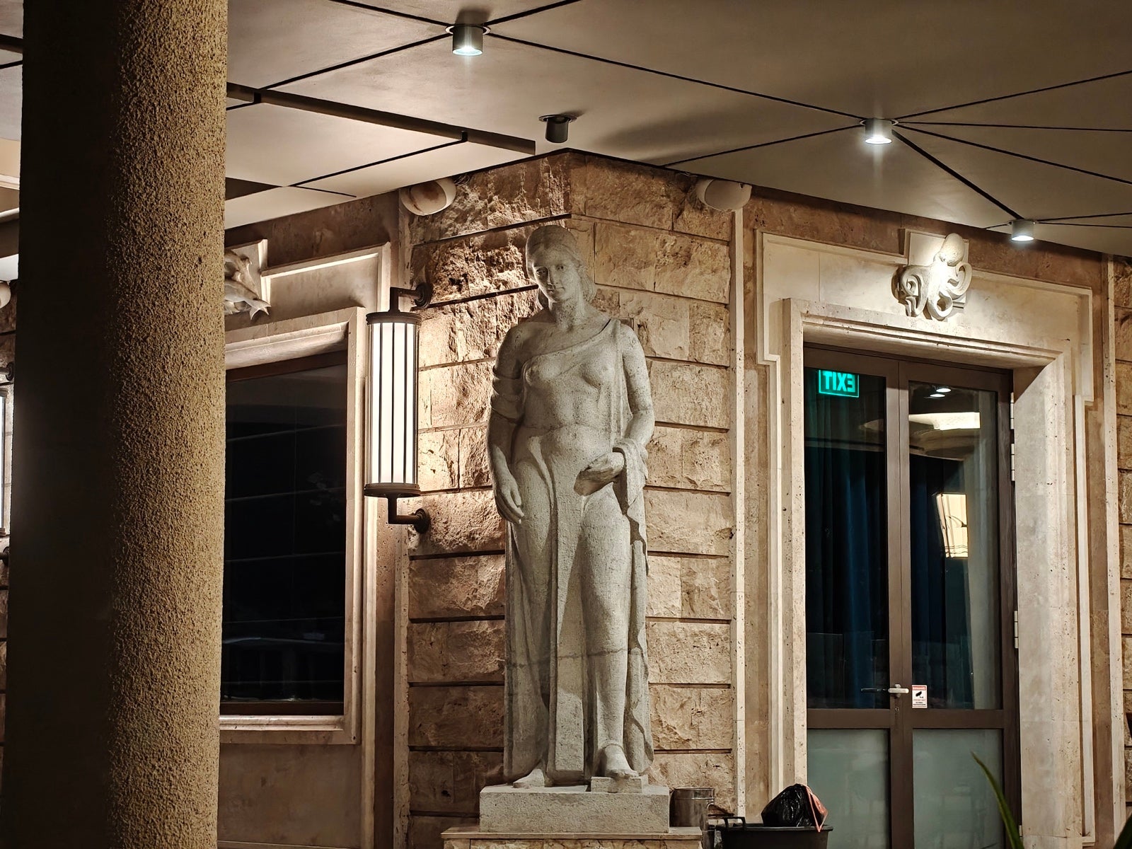 OnePlus 15 3.5X - OnePlus 15 vs Galaxy S25 Ultra: Samsung has been coasting on idle for far too long