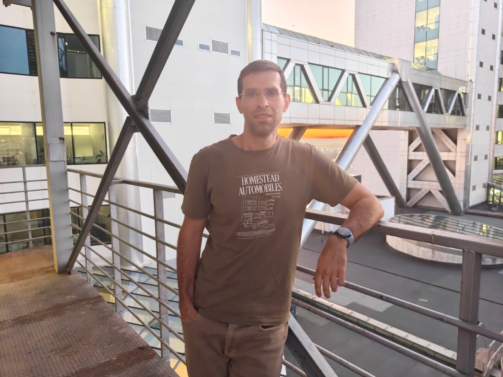 OnePlus 15 - OnePlus 15 vs OnePlus 12: Time to step into the future