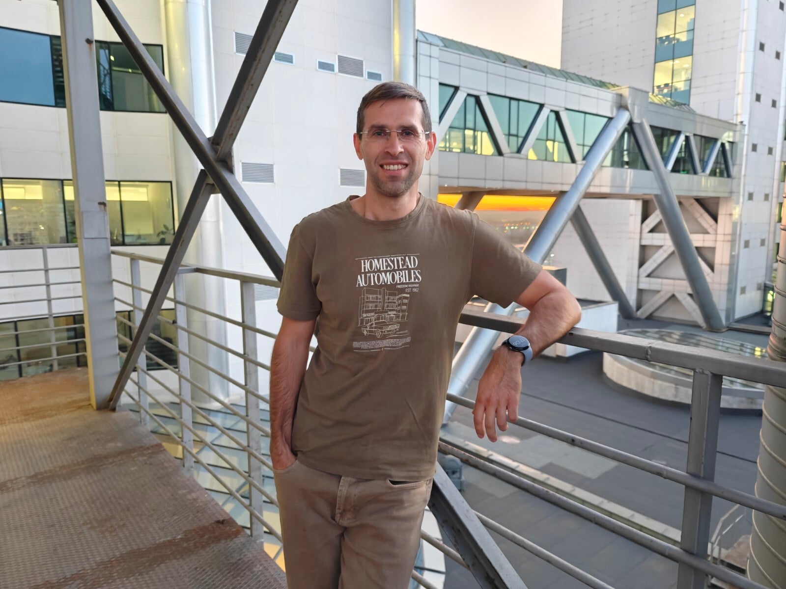 OnePlus 12 - OnePlus 15 vs OnePlus 12: Time to step into the future