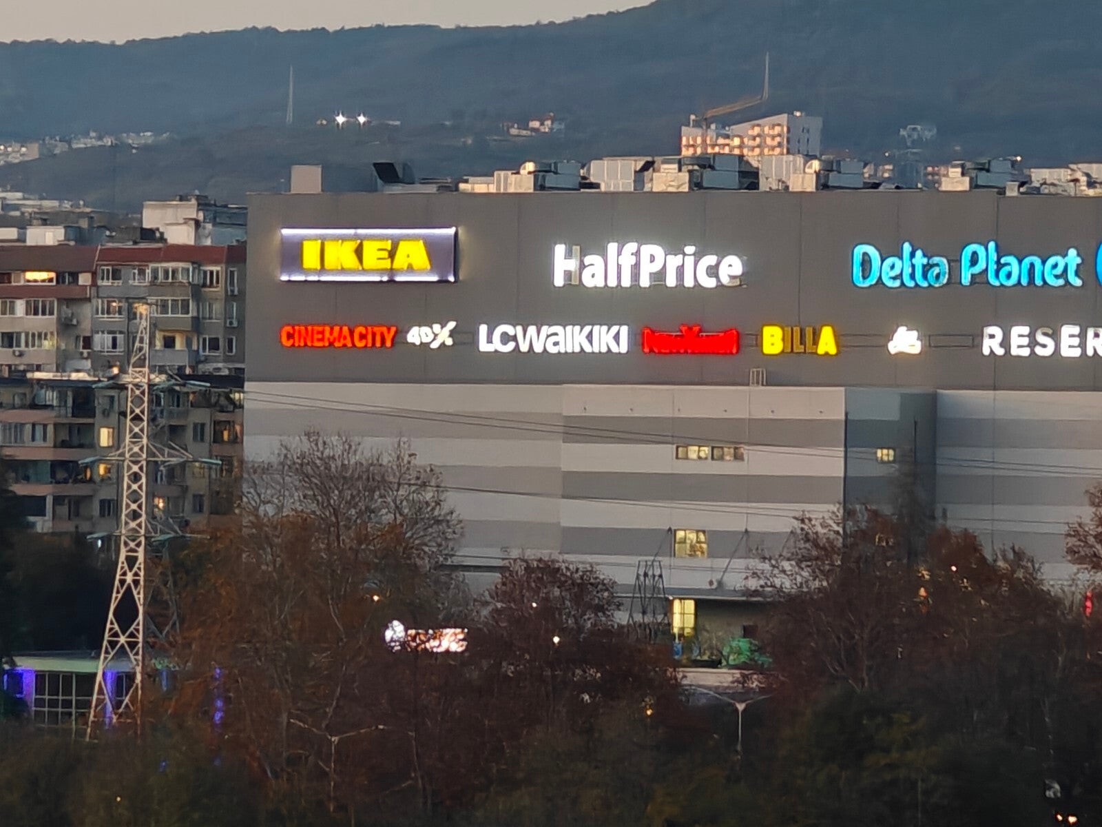 OnePlus 12 - OnePlus 15 vs OnePlus 12: Time to step into the future