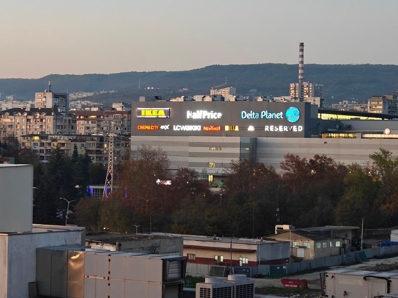 OnePlus 12 - OnePlus 15 vs OnePlus 12: Time to step into the future