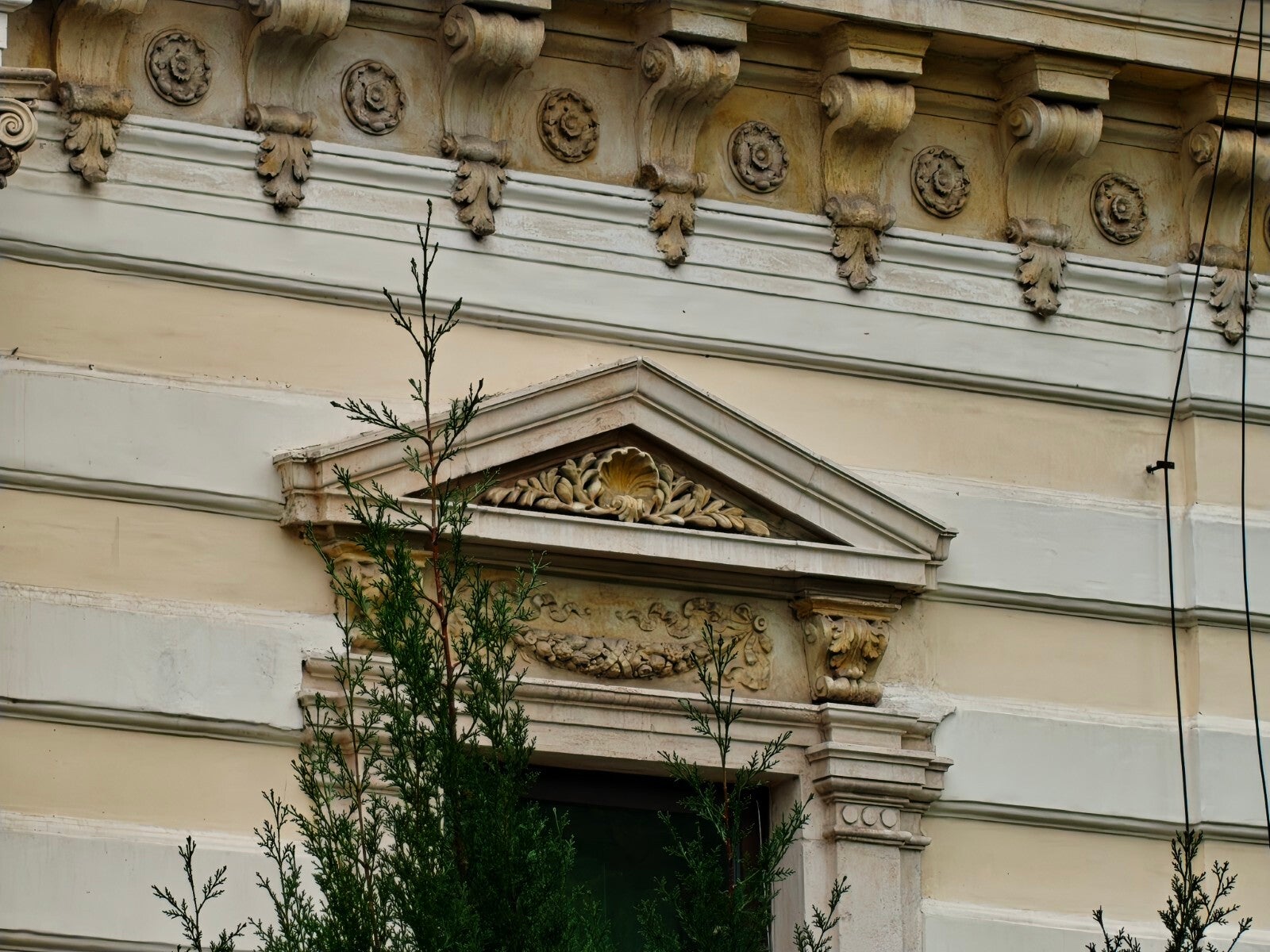 OnePlus 15 - OnePlus 15 vs iPhone 17 Pro Max: A worthy rival!