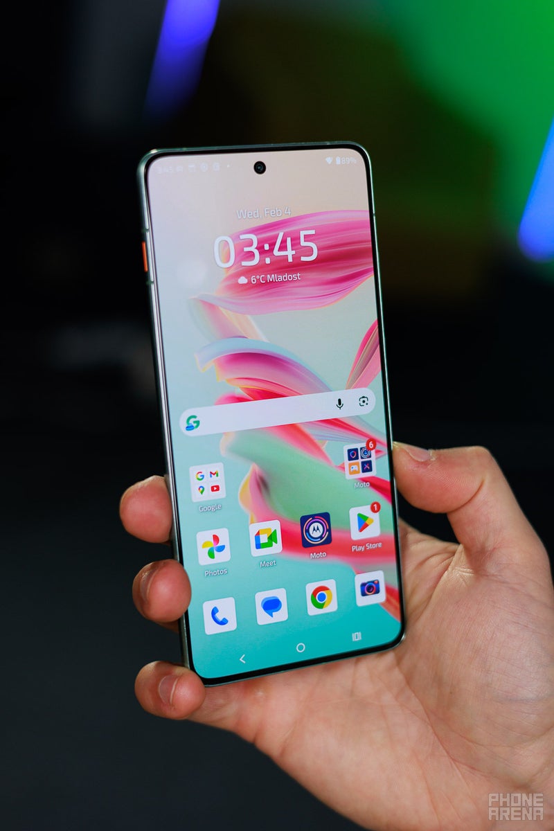 Motorola Edge 70 Review: Finally a thin phone done (mostly) right!