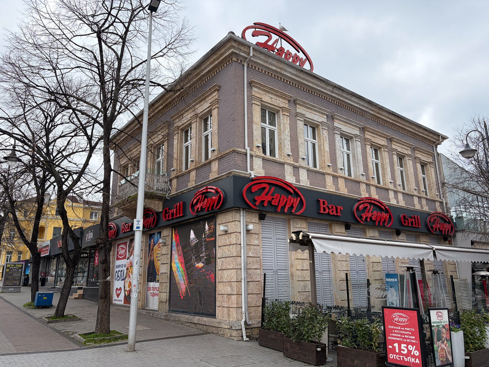 iPhone 17 - Apple iPhone 17e vs iPhone 17: Are the extra $200 worth it?