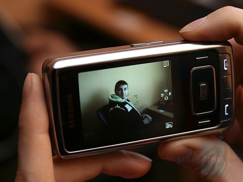 Face detection in action - Samsung SGH-G800 Review