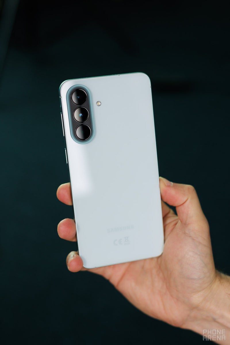 I tested the new Samsung Galaxy A57: the camera is just average, but it has one brilliant idea