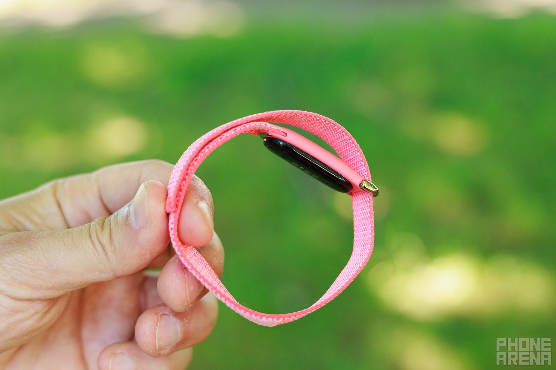 Image by PhoneArena - Fitbit Air Review