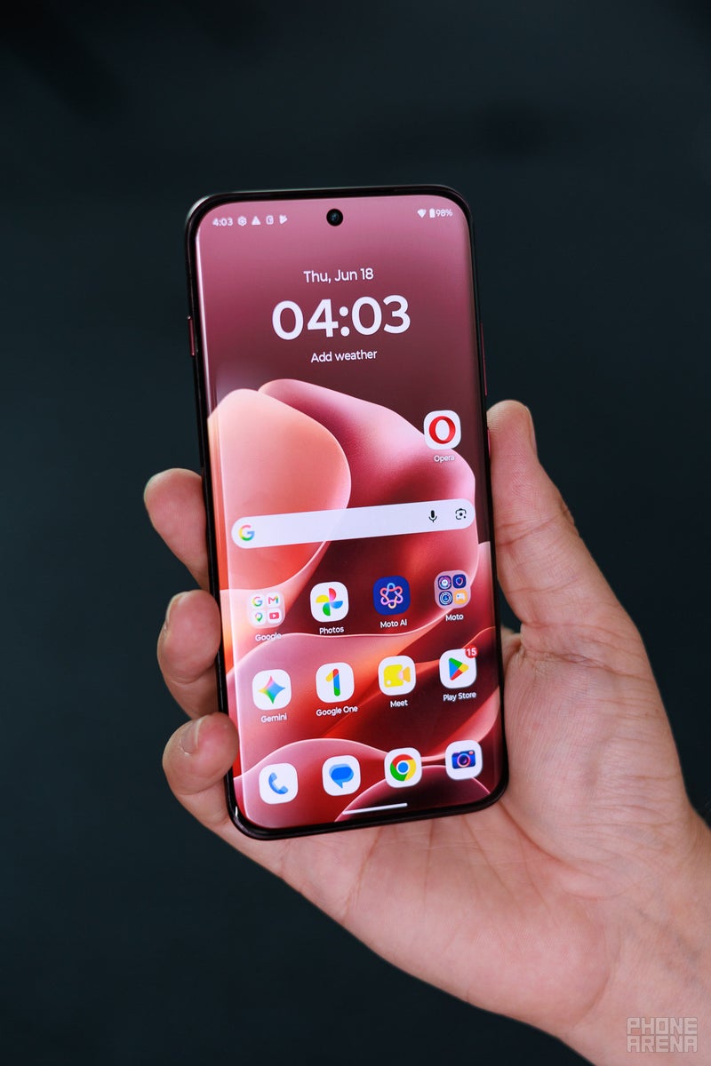 The screen is lovely, but the curves are an issue.