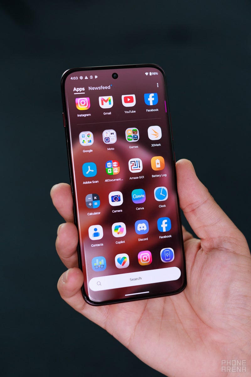 The screen is lovely, but the curves are an issue.