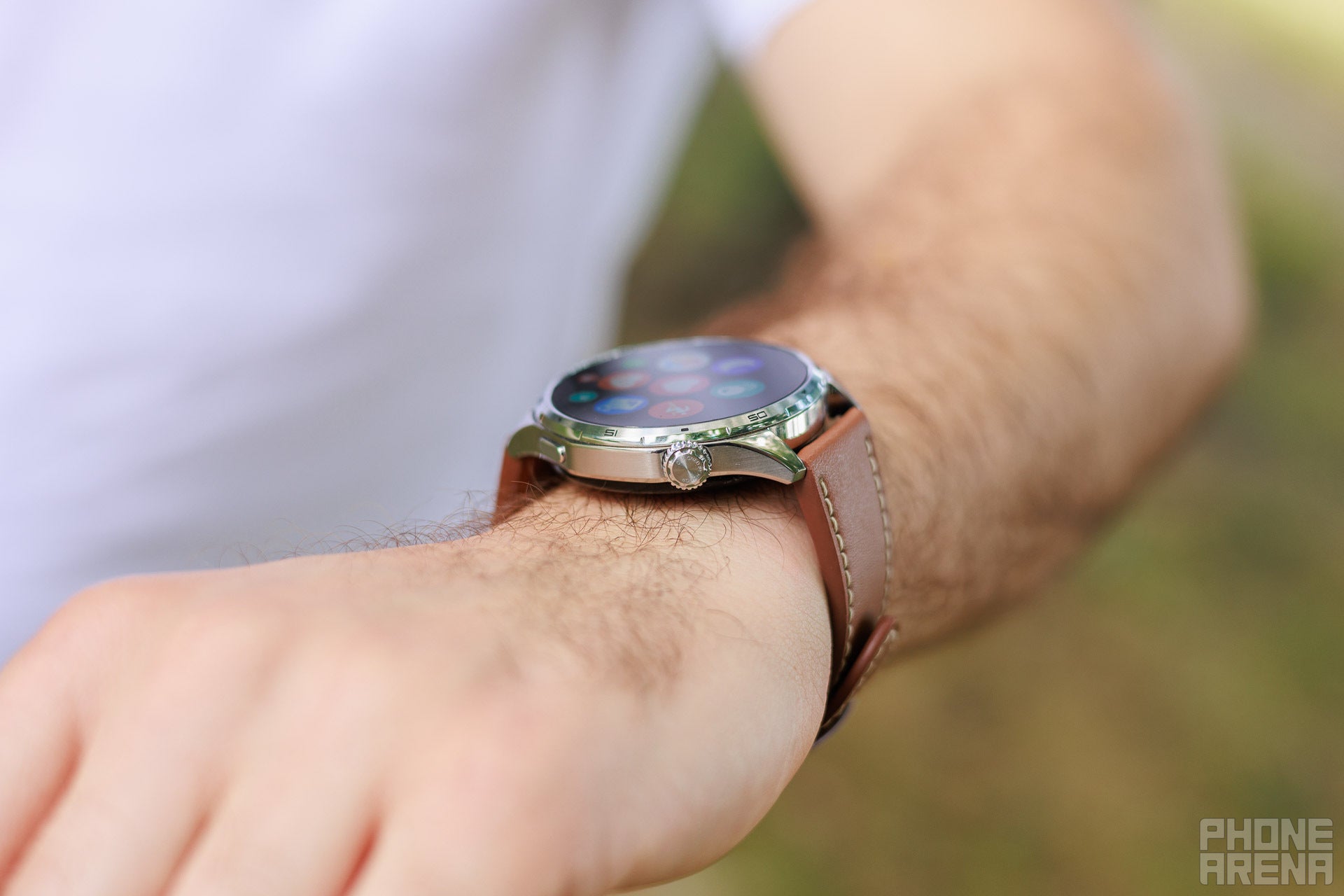 A light weight makes the Honor Watch 6 effortless to wear. | Image by PhoneArena - Honor Watch 6 Review: Ultra battery life