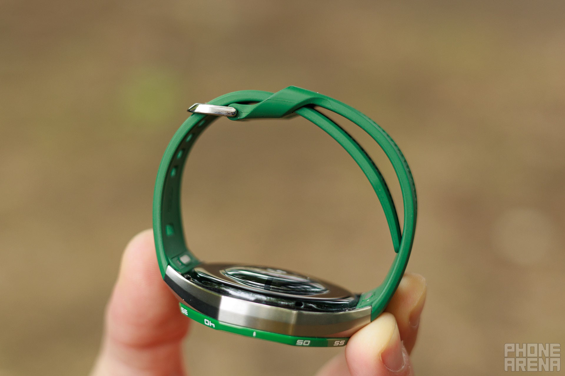 The EasyCross strap is clean, convenient and intuitive. | Image by PhoneArena - Huawei Watch GT 7 Pro Review: Super health and fitness watch with extreme battery life