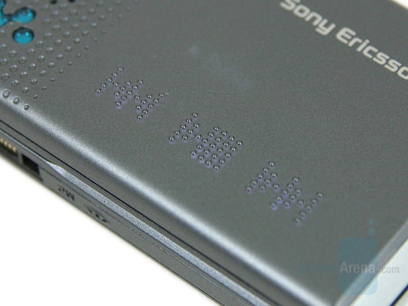 Touch sensitive buttons - Sony Ericsson W380 Preview