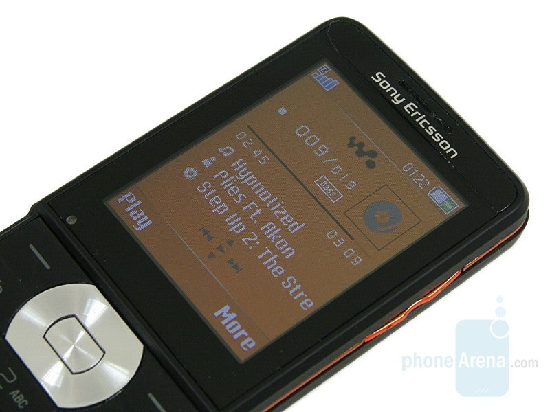 TFT Display - Sony Ericsson W350 Review