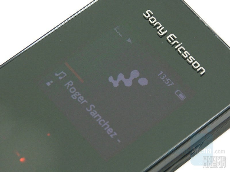 External TFT display - Sony Ericsson W980 Review