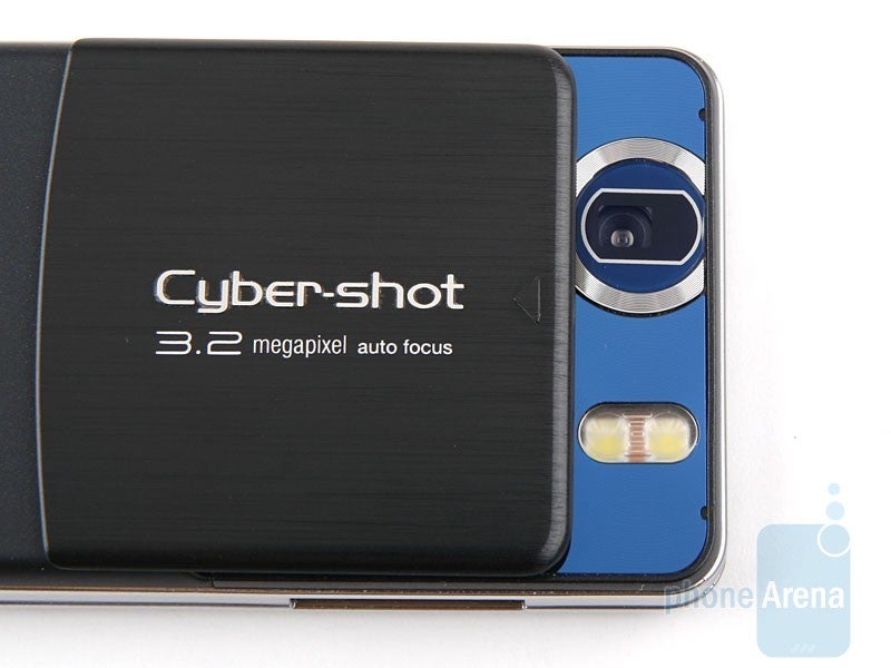 We really like the back cover of Sony Ericsson C510 - Sony Ericsson C510 Review