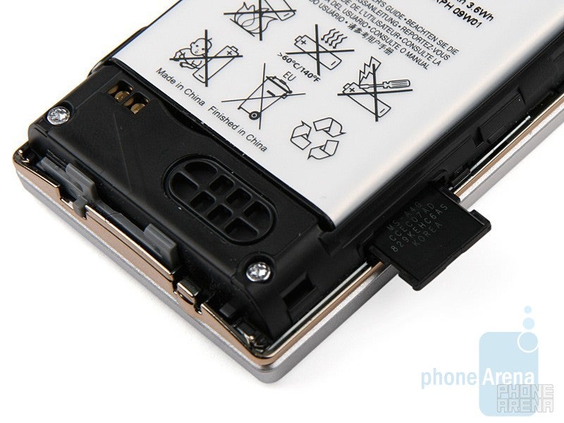 The memory card slot in the Sony Ericsson W705 - Sony Ericsson W705 Review