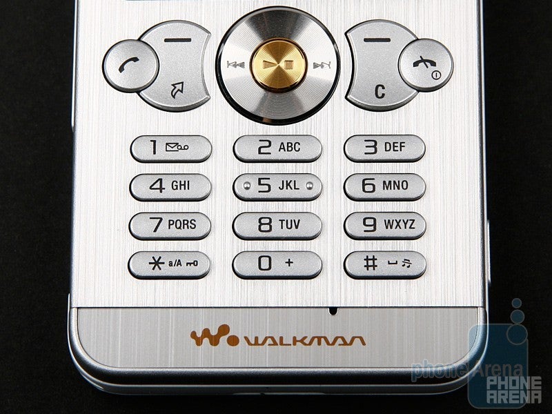 The keypad of the Sony Ericsson W302 - Sony Ericsson W302 Review
