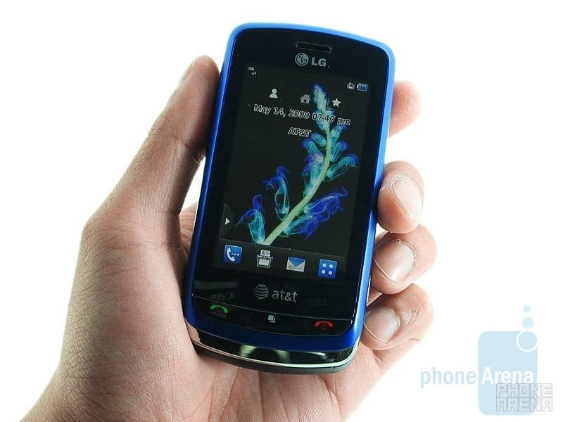 The display of the LG Xenon GR500 is 2.8-inch - LG Xenon GR500 Review