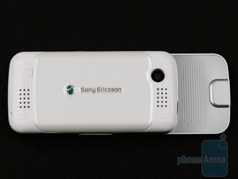 The back side of the Sony Ericsson F305 - Sony Ericsson F305 Review