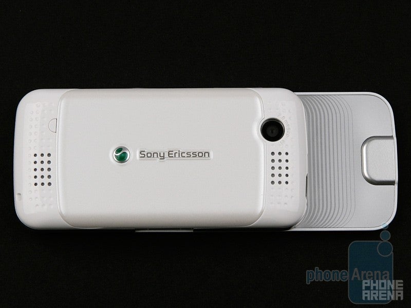 The back side of the Sony Ericsson F305 - Sony Ericsson F305 Review