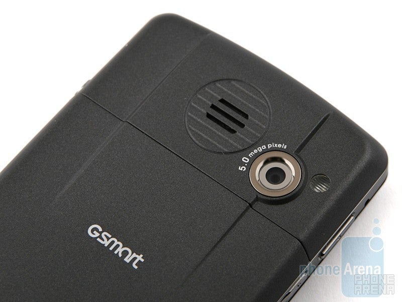 The 5-megapixel camera on the back of theGIGA-BYTE GSmart MS820 - GIGA-BYTE GSmart MS820 Review