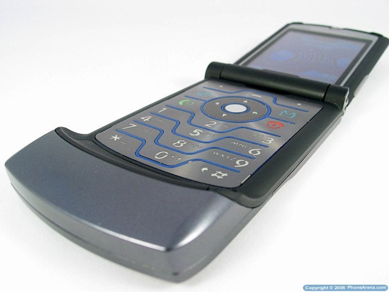 Motorola RAZR V3i Review